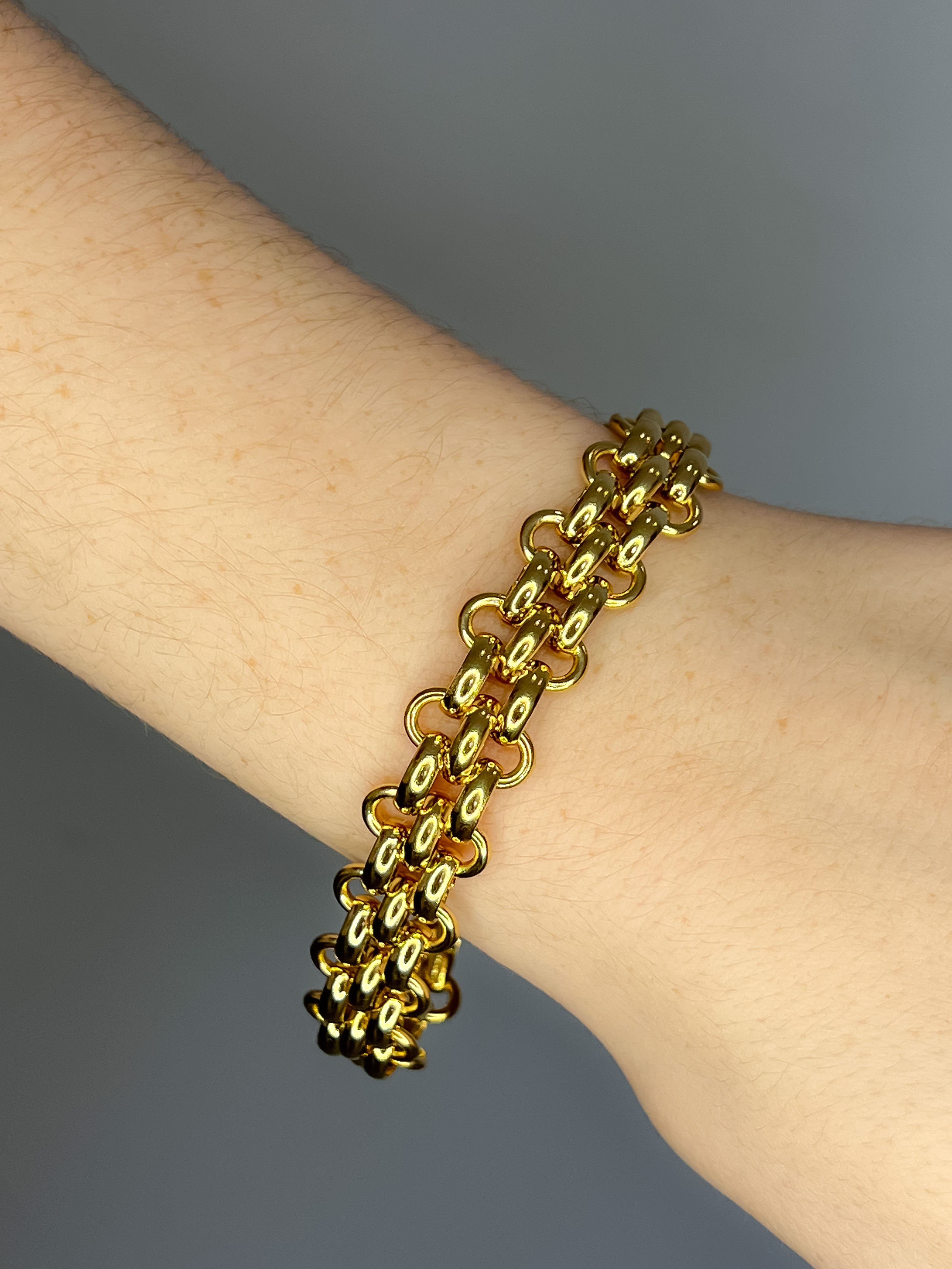 Pulsera cadena guresa dorada con gancho