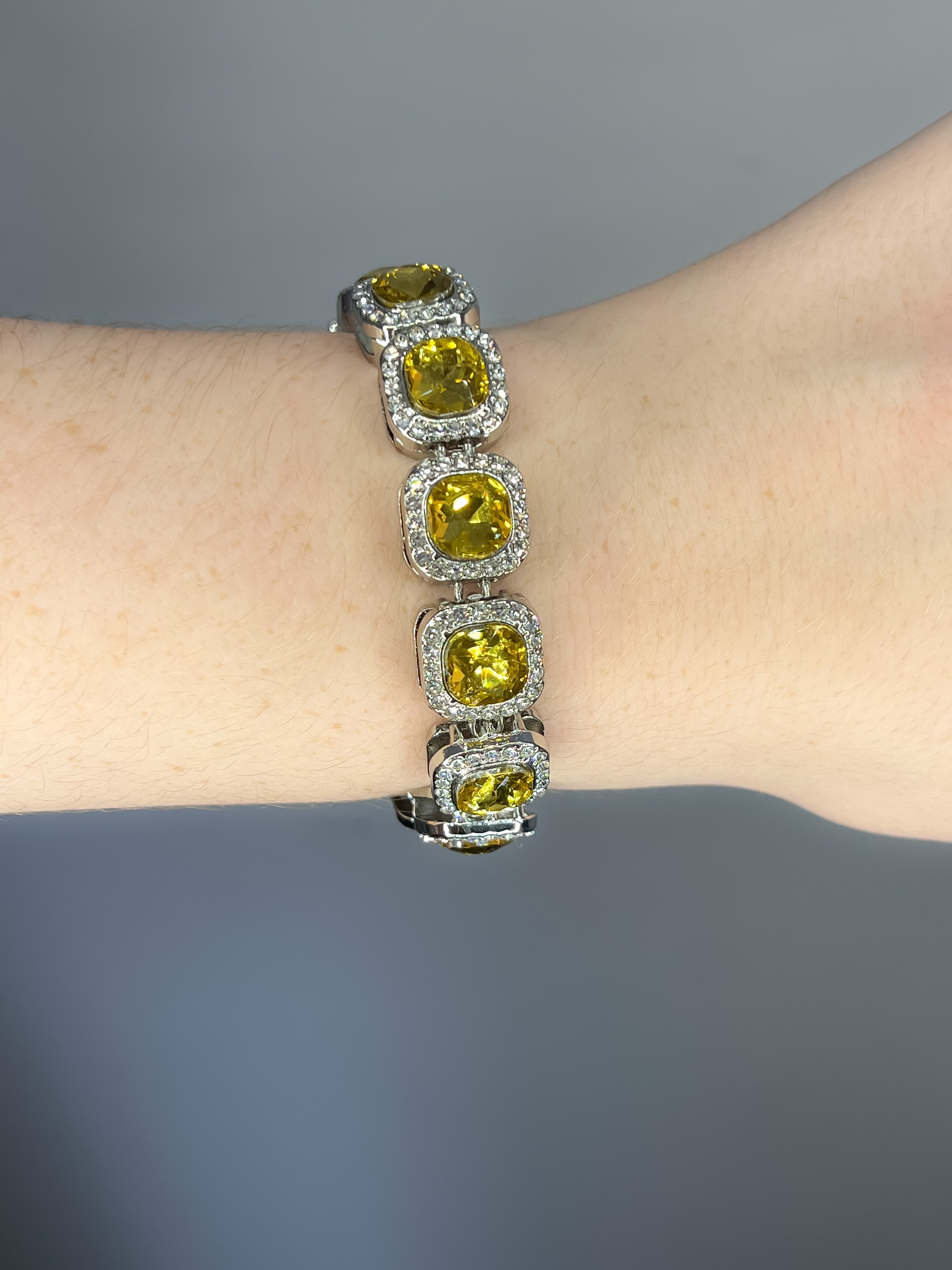 Pulsera diamantes amarillos con halo