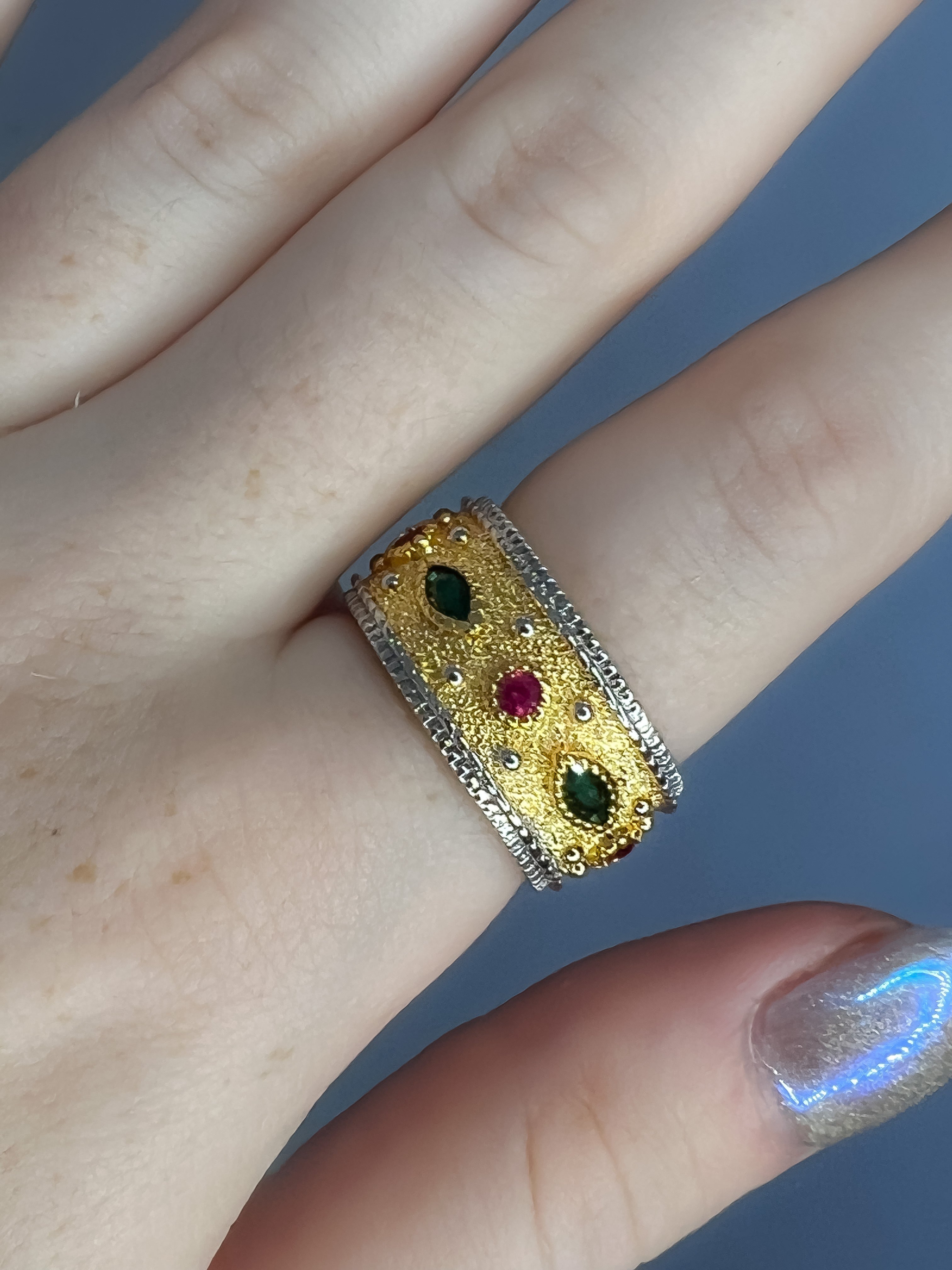 Anillo con piedras ajustable