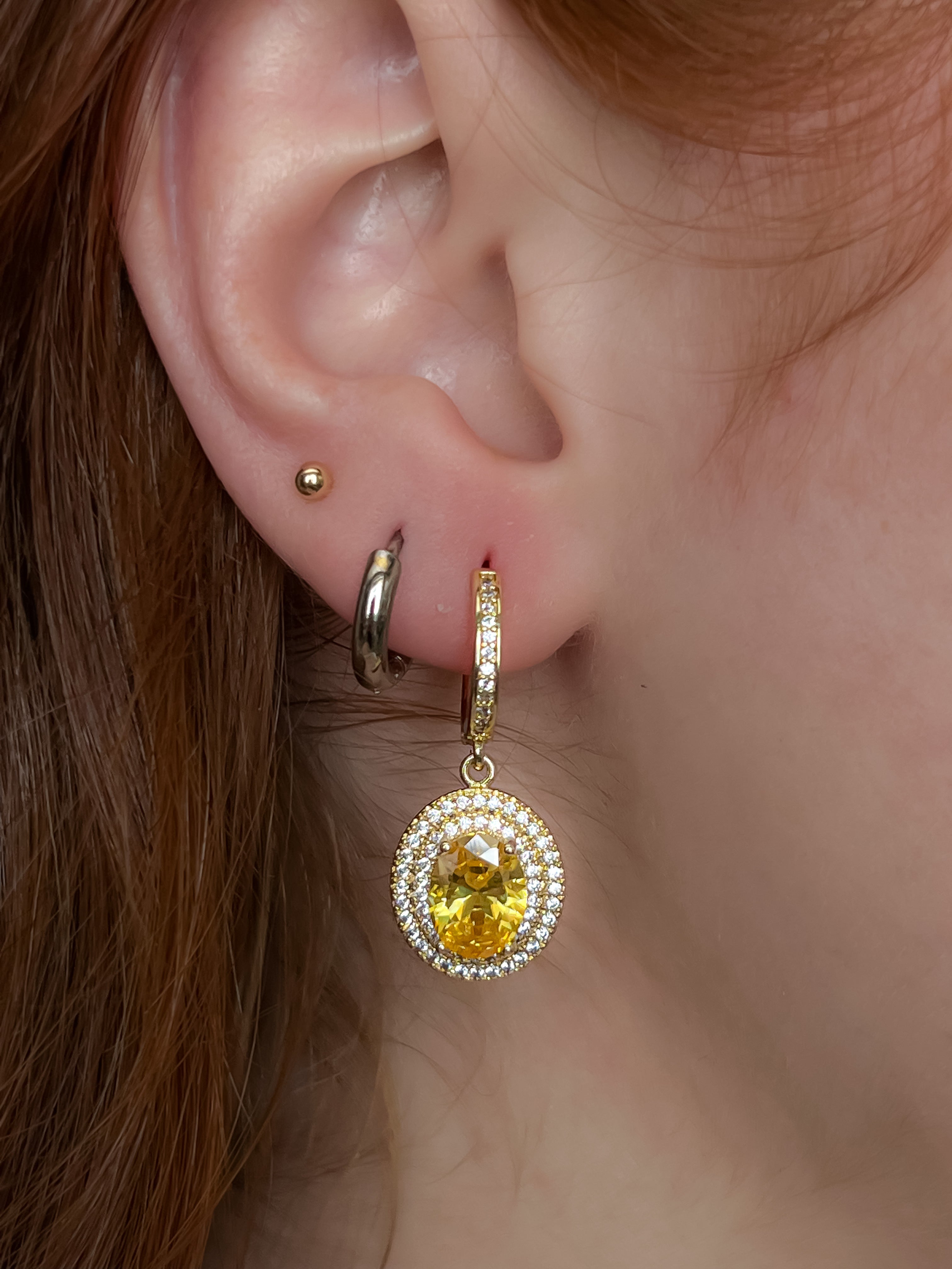 Aretes ovalados circonia amarilla con halo