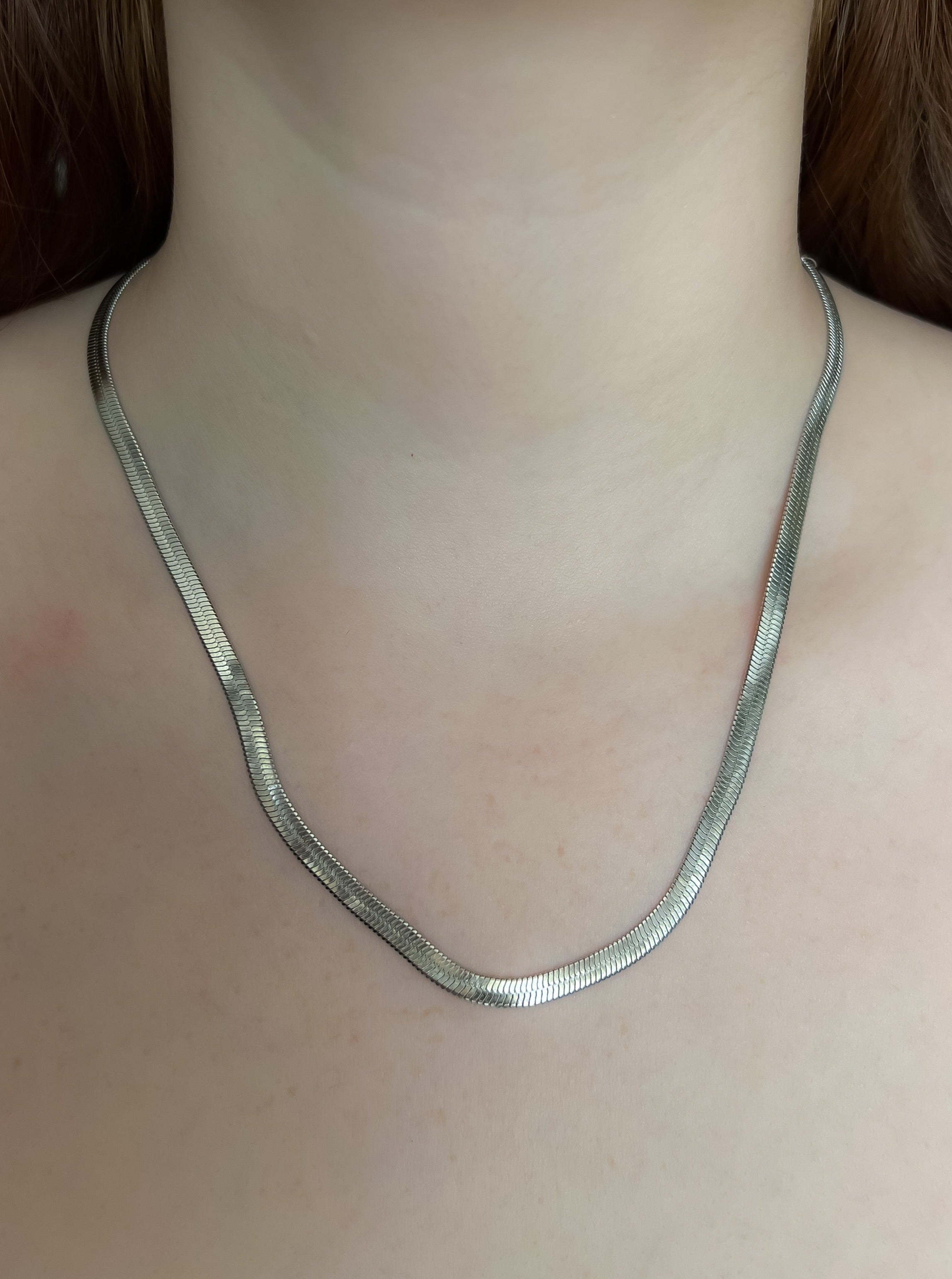 Collar planchado plateado