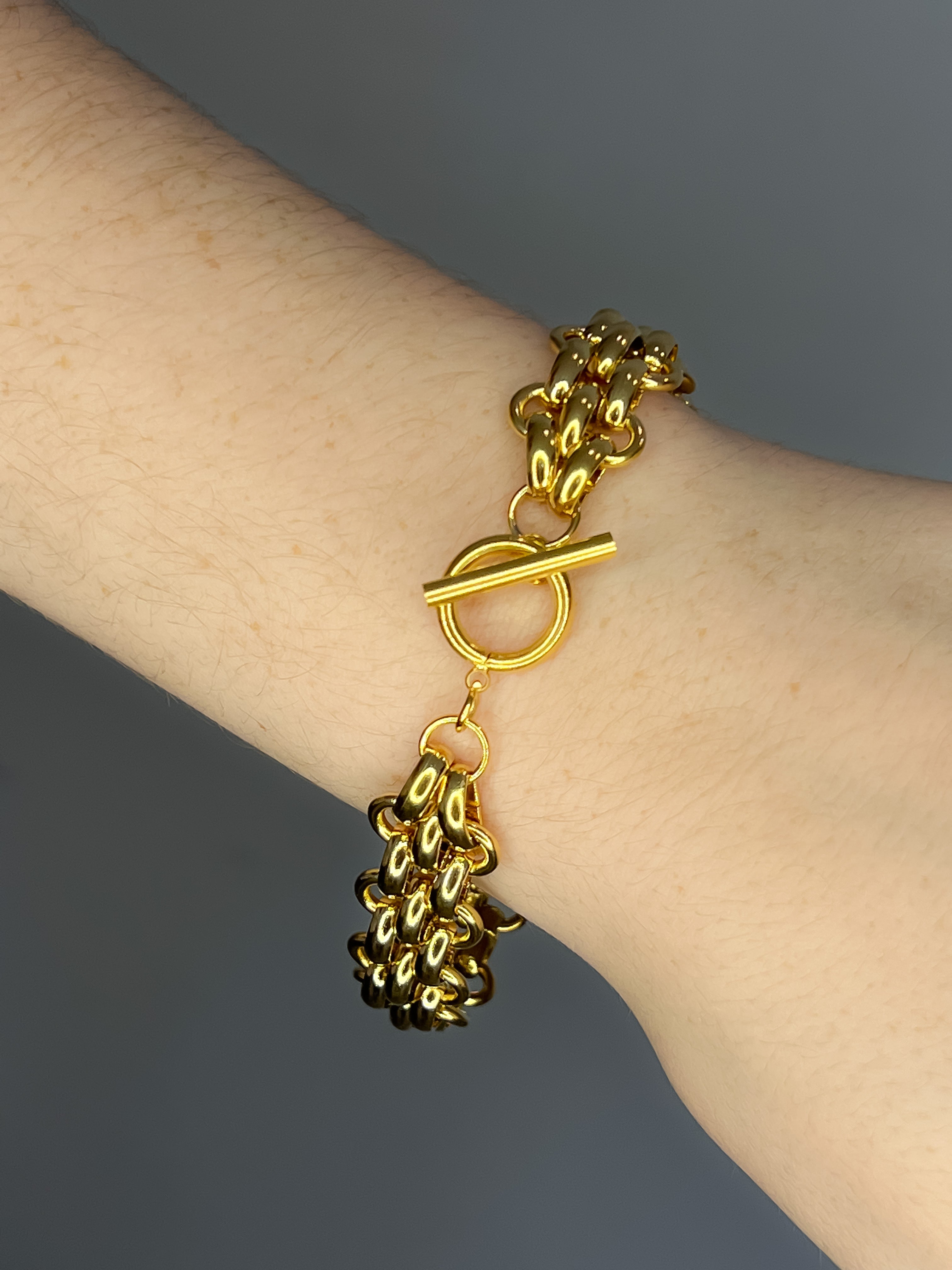 Pulsera cadena guresa dorada con gancho