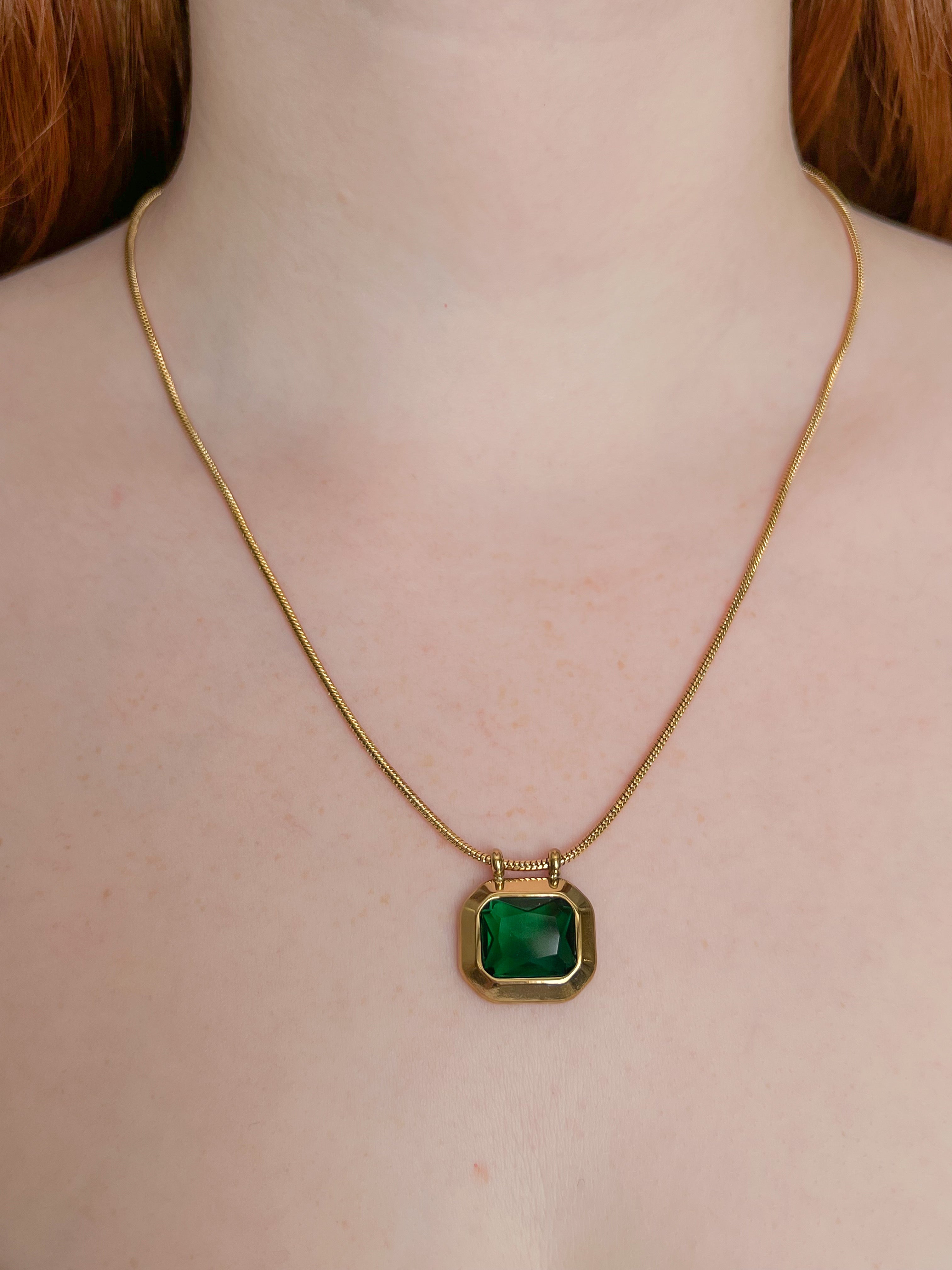 Collar dije esmeralda
