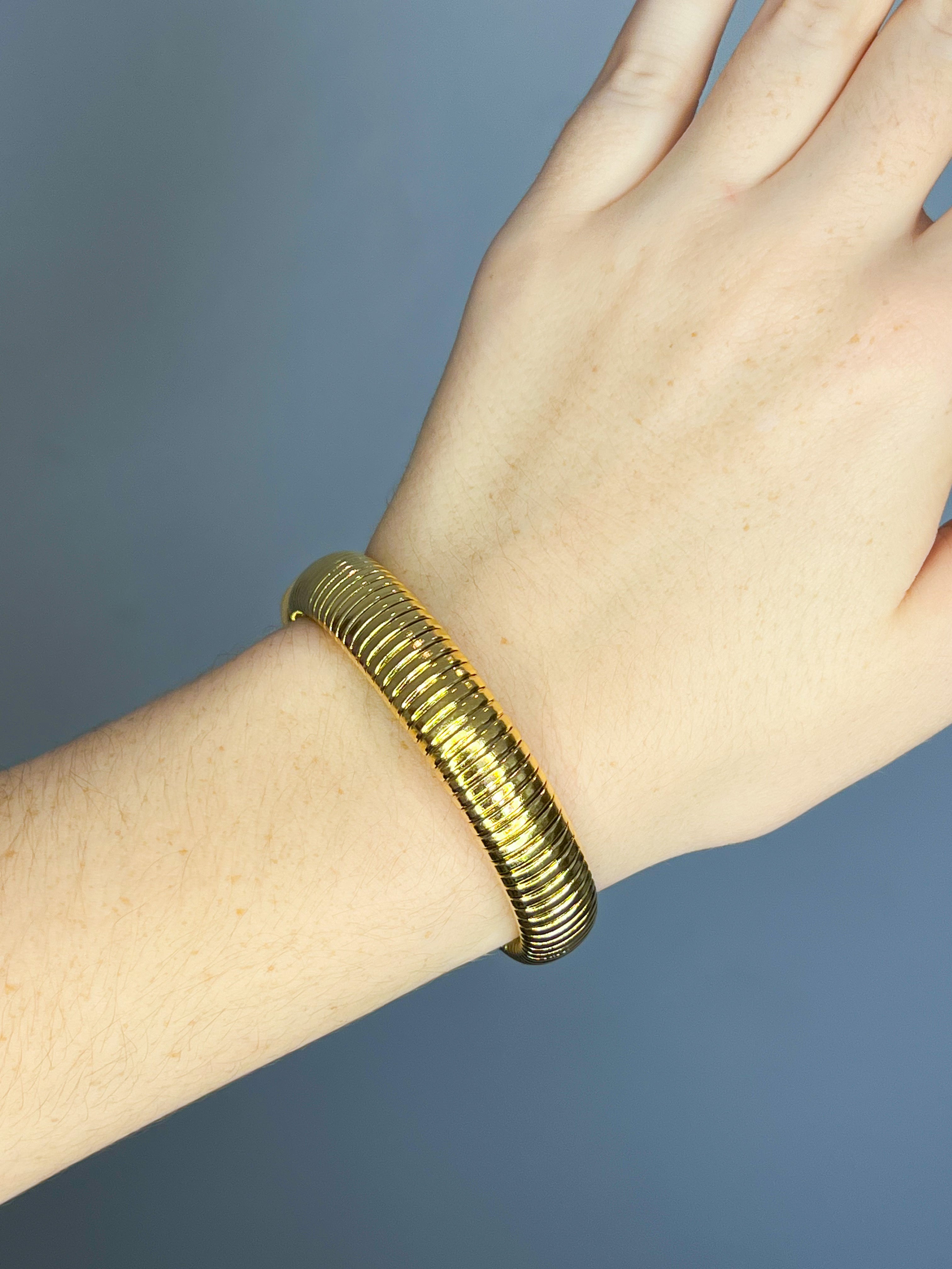 Pulsera gruesa dorada