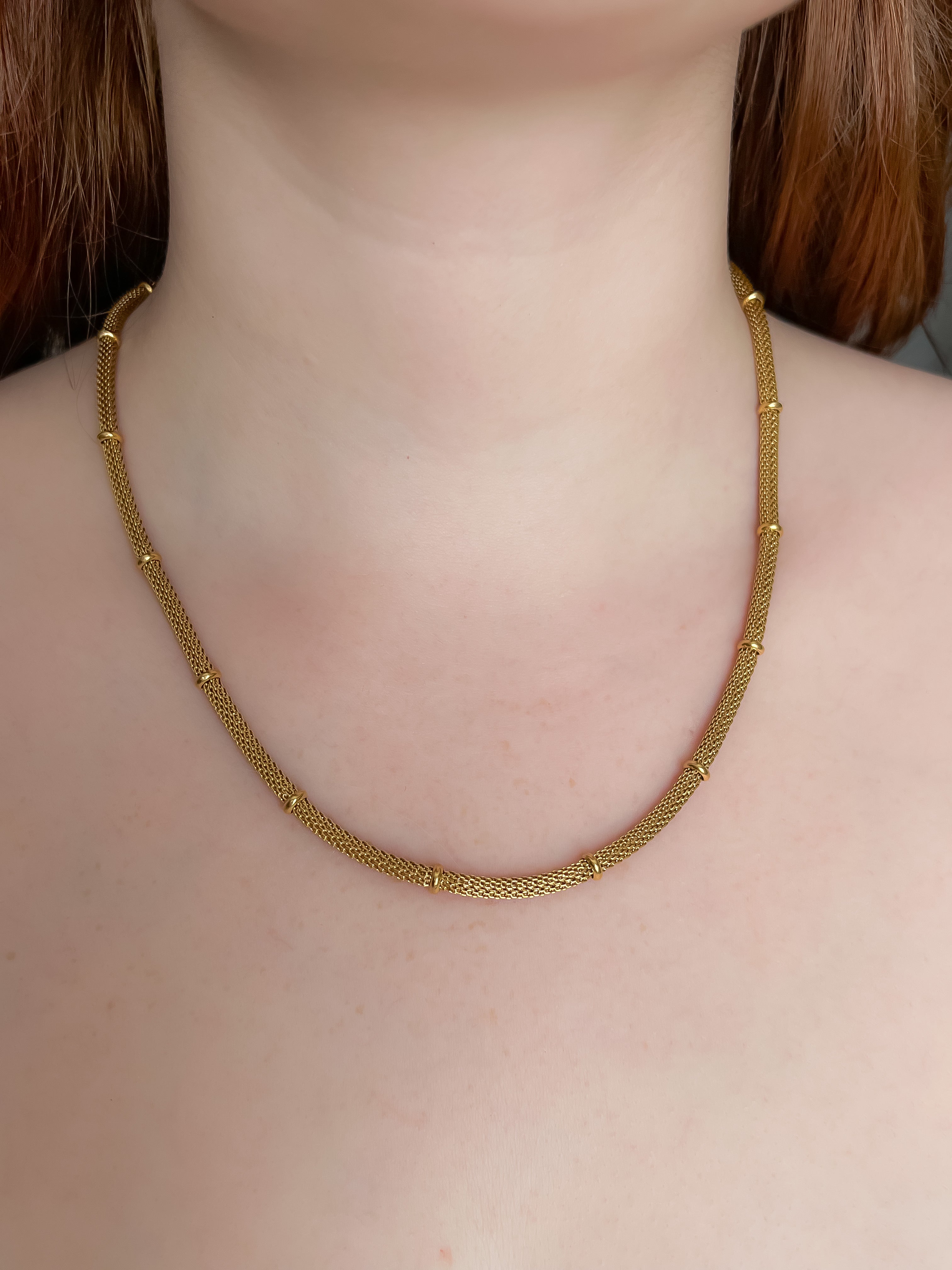 Collar cadena con bolitas doradas