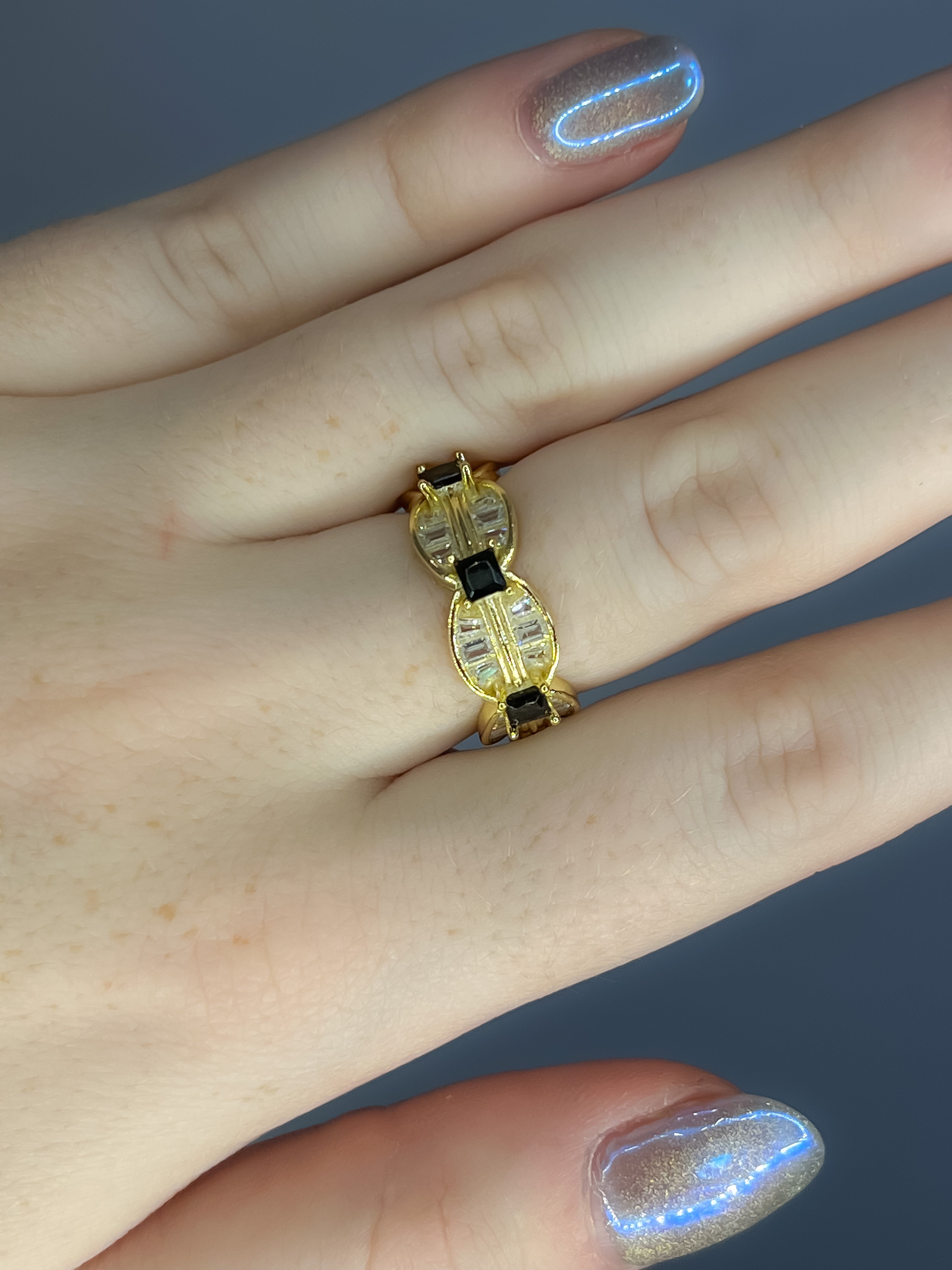 Anillo baguettes y piedras