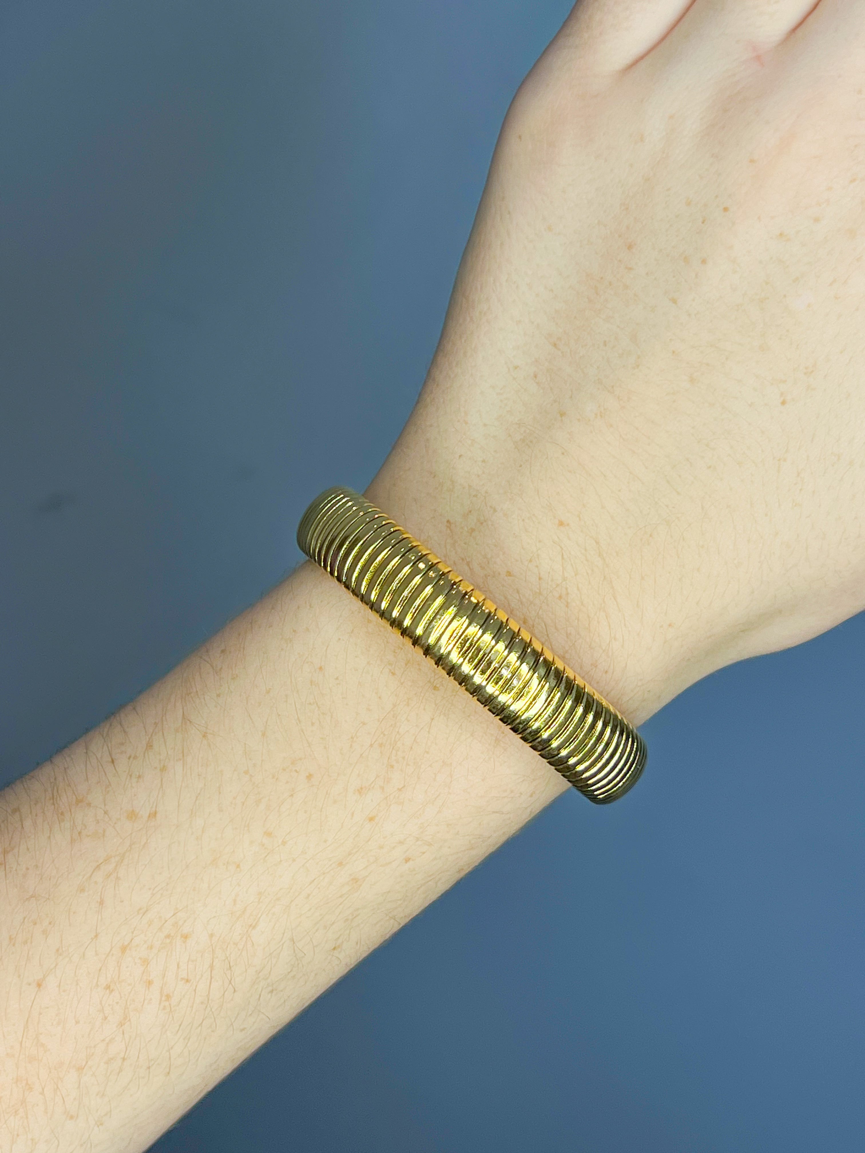 Pulsera gruesa dorada