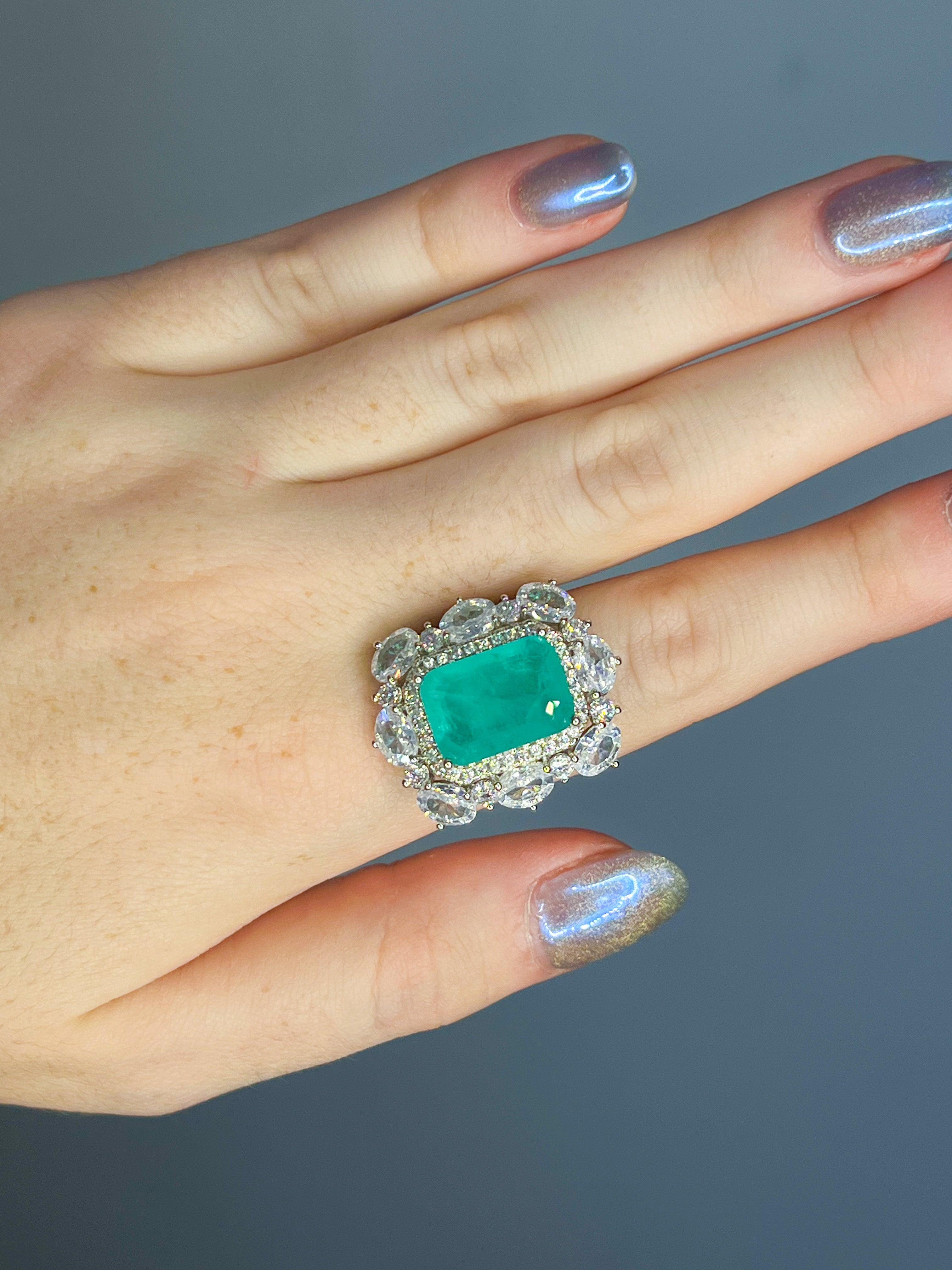 Anillo turmalina paraiba con halo realeza