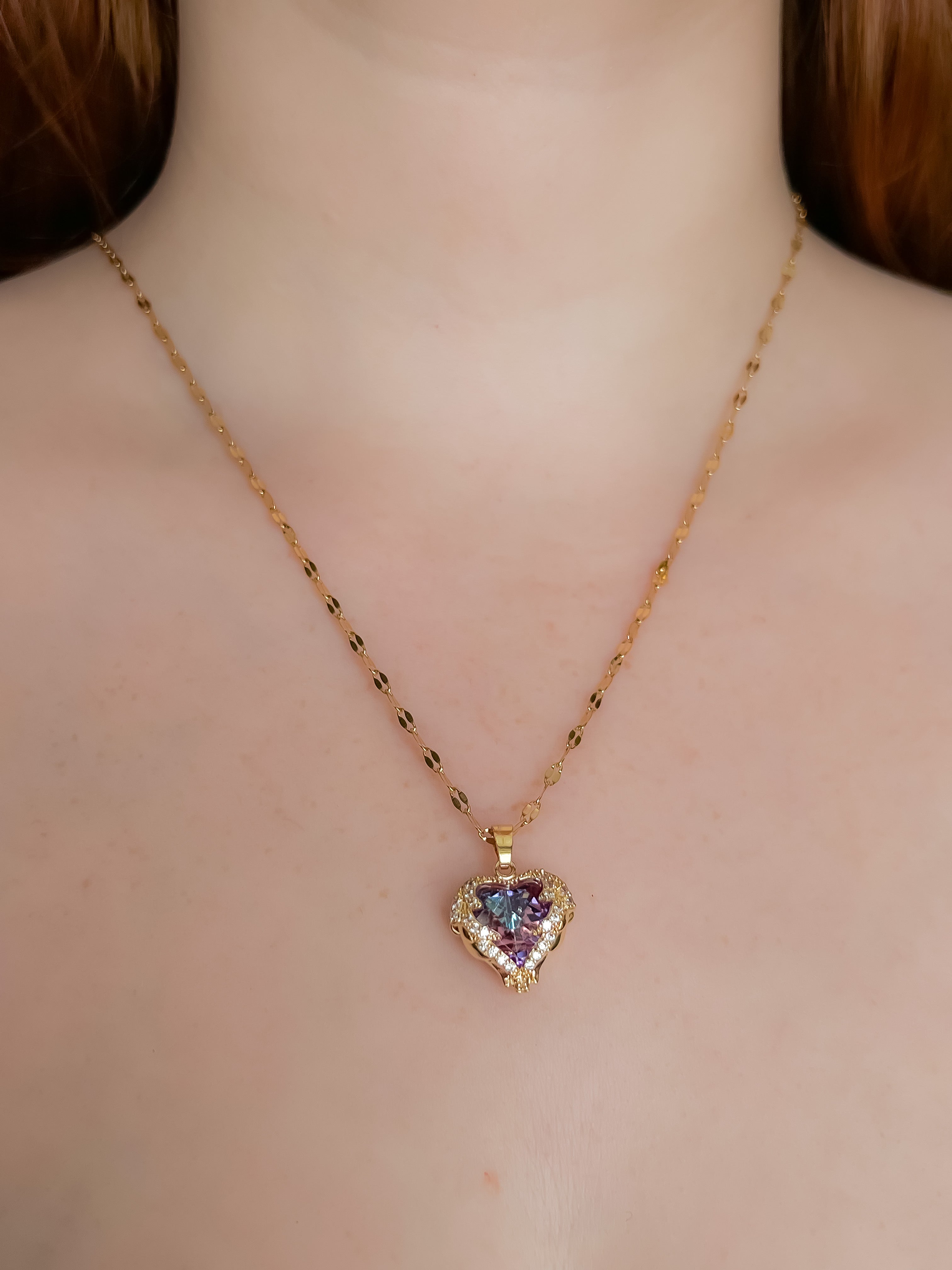 Collar dije de corazón tornasol