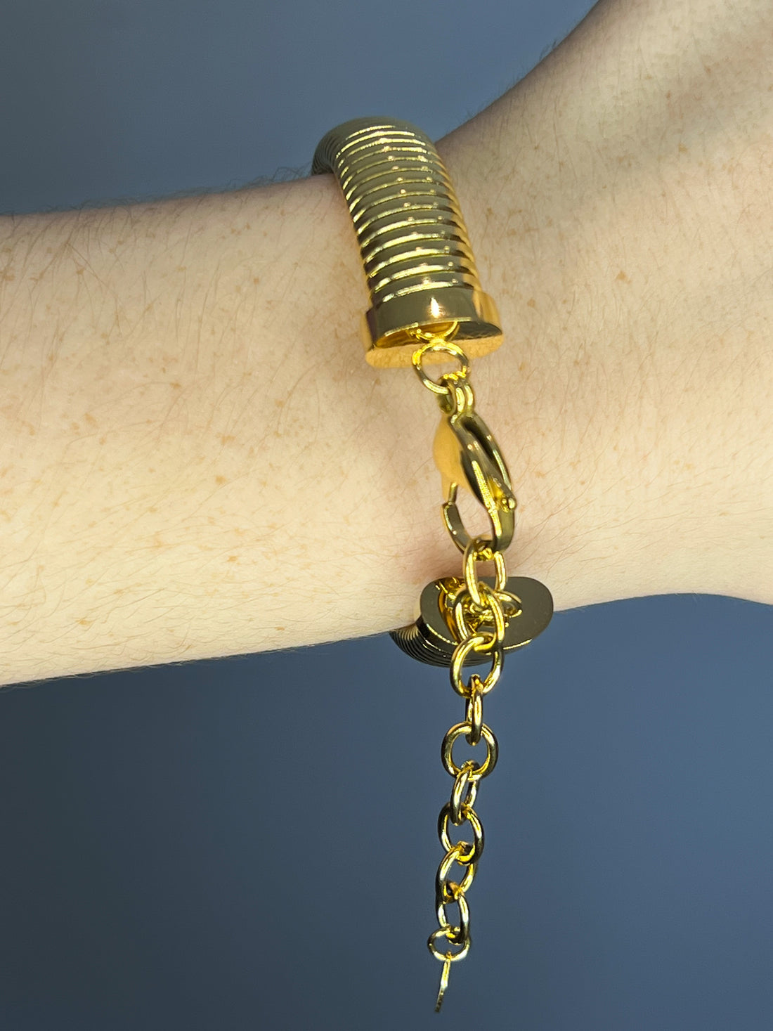 Pulsera gruesa dorada