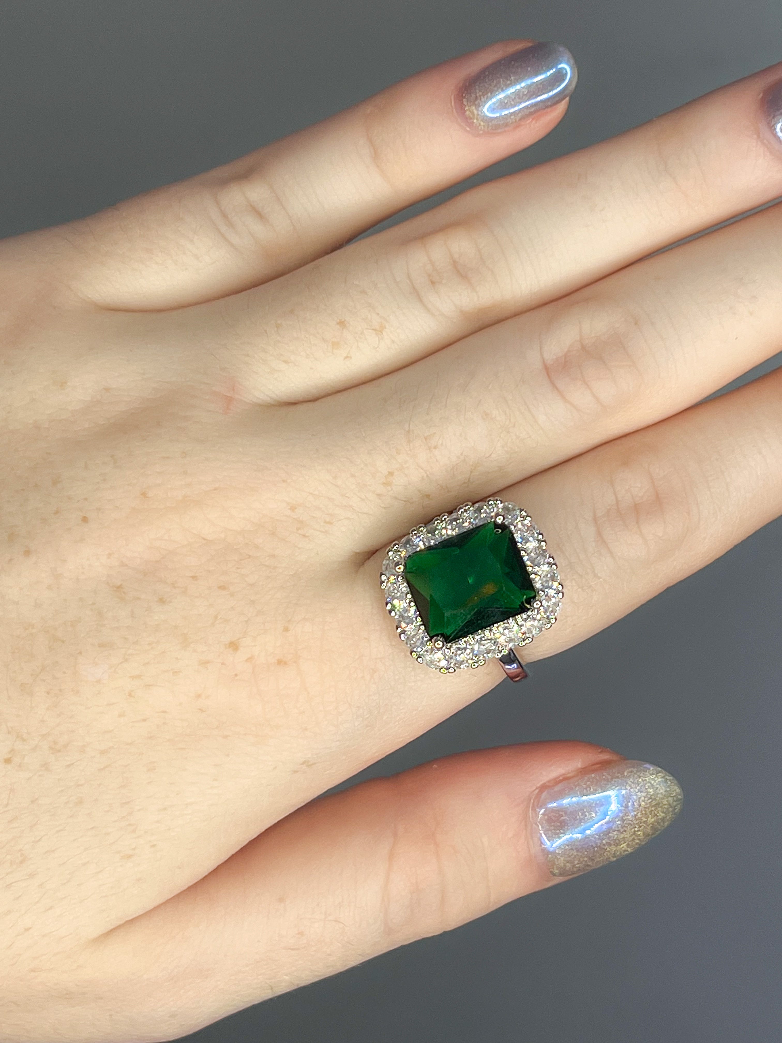 Anillo Esmeralda con Halo
