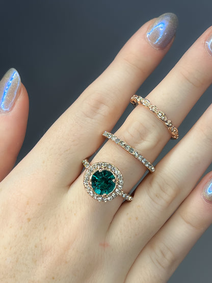 Anillo triple con esmeralda y diamantes