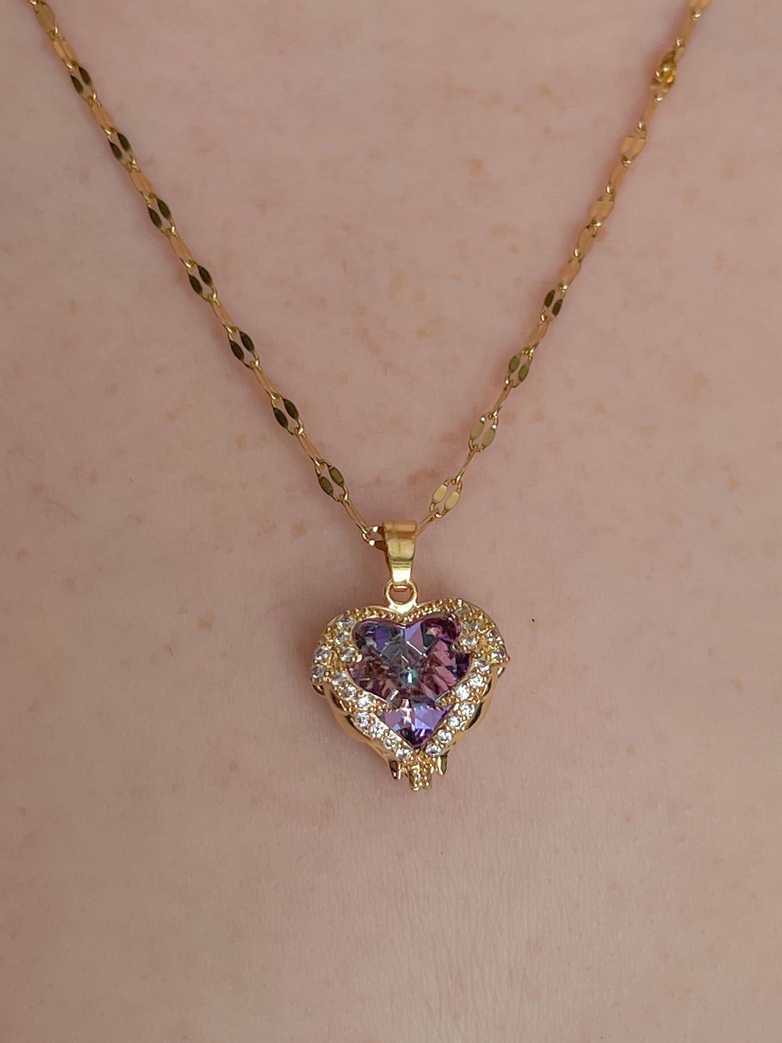 Collar dije de corazón tornasol